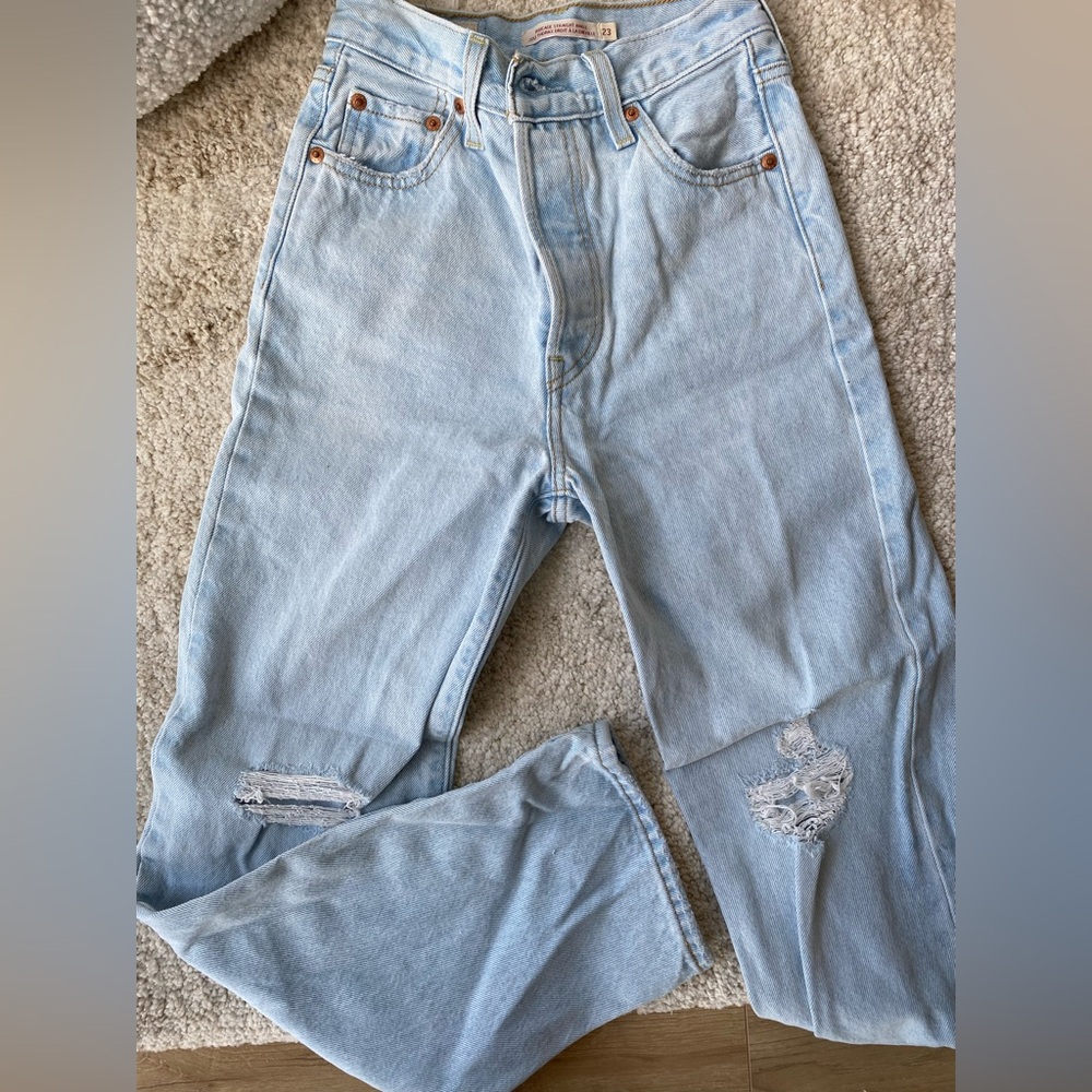 Levi's High Rise Light Blue Straight Jeans